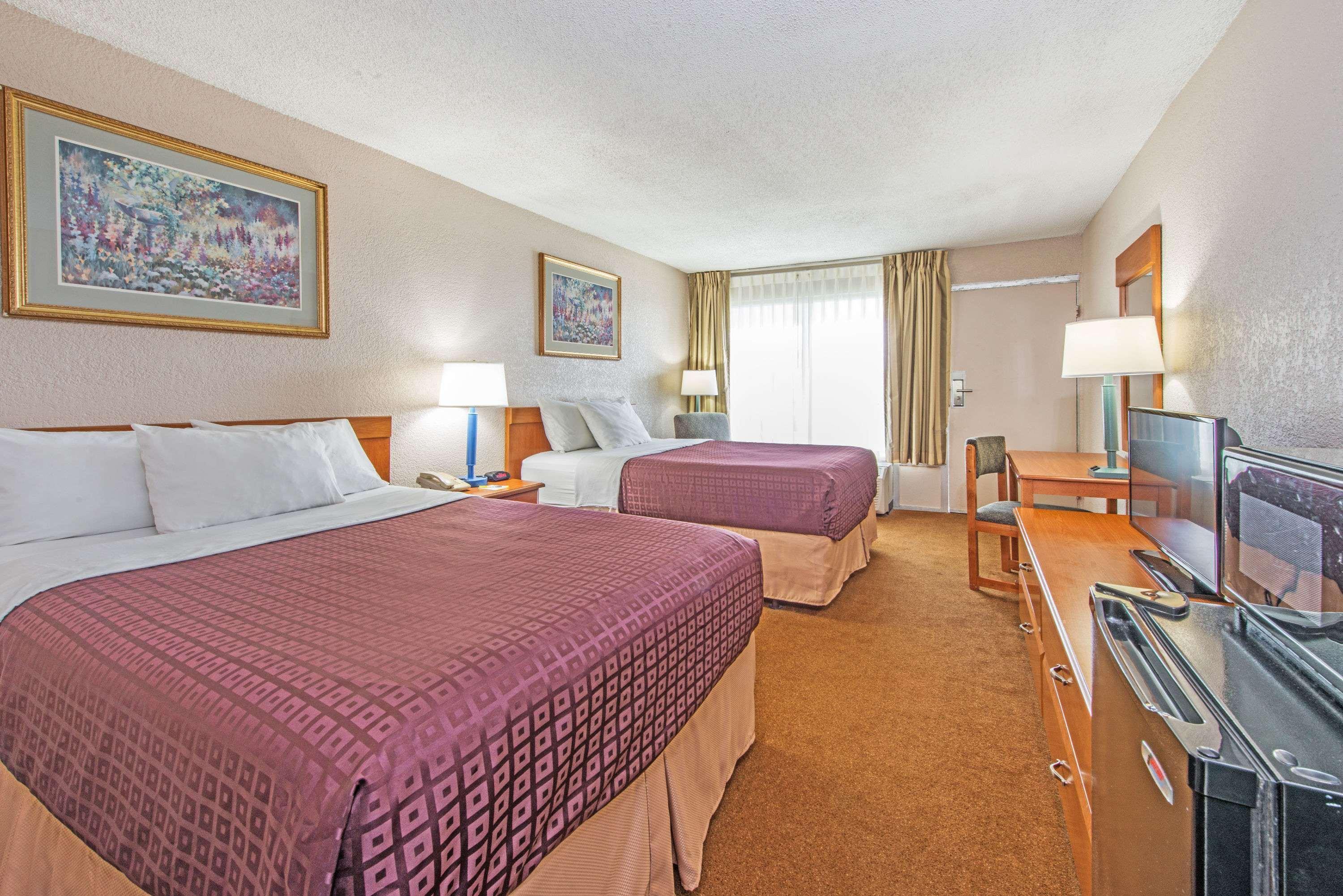 Days Inn By Wyndham Elizabethtown Exterior foto